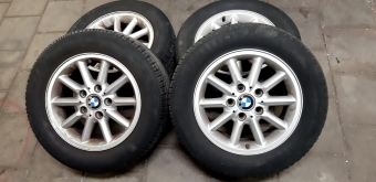 Set originele 15 inch LM BMW velgen, zeer goede banden