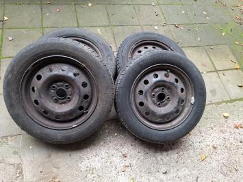 Set 15 inch stalen velgen+goede banden, 4 x 100